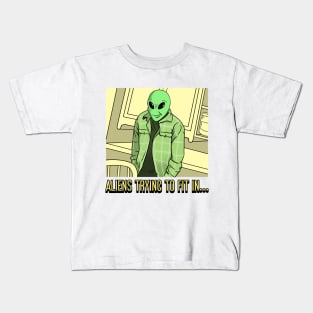 AlienHub: Aliens trying to fit in... Kids T-Shirt